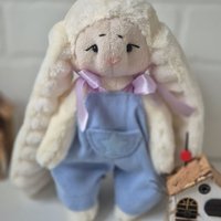 Пасхальный зайка в комбинезоне