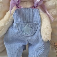 Пасхальный зайка в комбинезоне