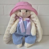 Пасхальный зайка в комбинезоне